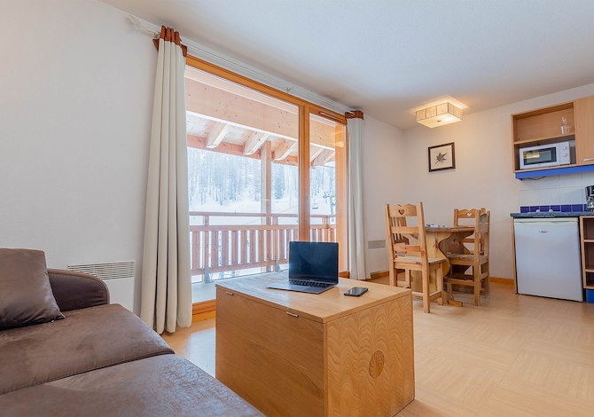 Appartement Studio-kamers 4 personen - Coin montagne, Uitzicht op piste - Résidence Madame Vacances Le Parc des Airelles 3* - Les Orres