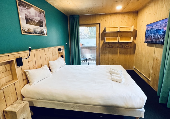 Tweepersoonskamer met balkon en ontbijt - The People Hostel - Les Deux Alpes Centre