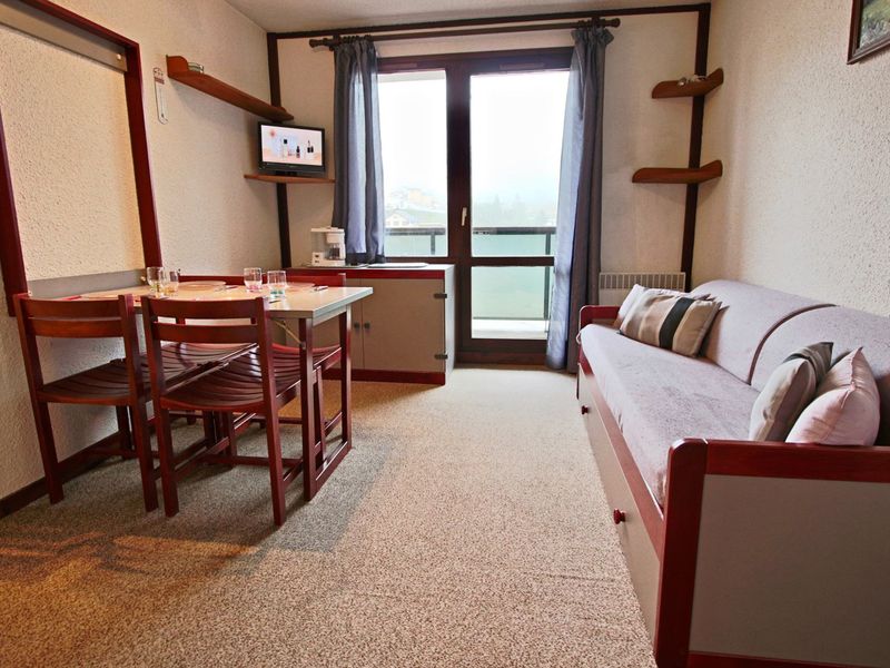 Studio Chamrousse, 1 kamer, 4 personen - Studio 3/4 places avec belle vue sur pistes et chapelle, doté d'une place de parking couvert. - Chamrousse