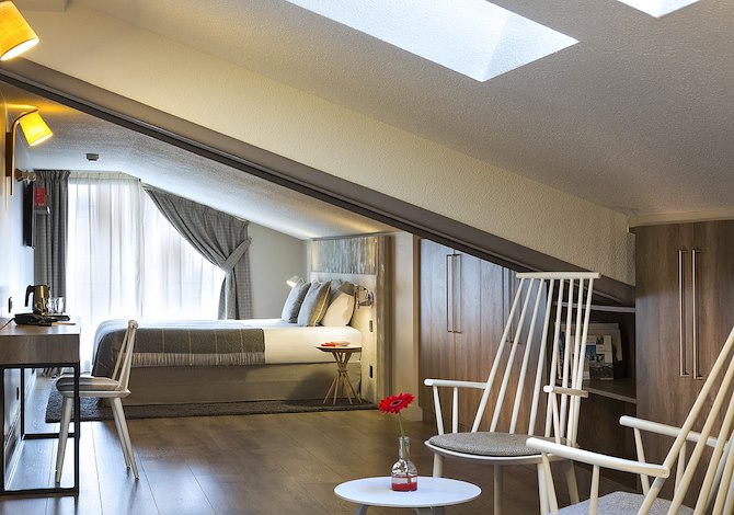 Slaapkamer 4 personen Zolderkamer (2 volwassenen + 2 kinderen) met ontbijt, niet-terugbetaalbaar - Heliopic Hôtel & Spa - Chamonix Centre