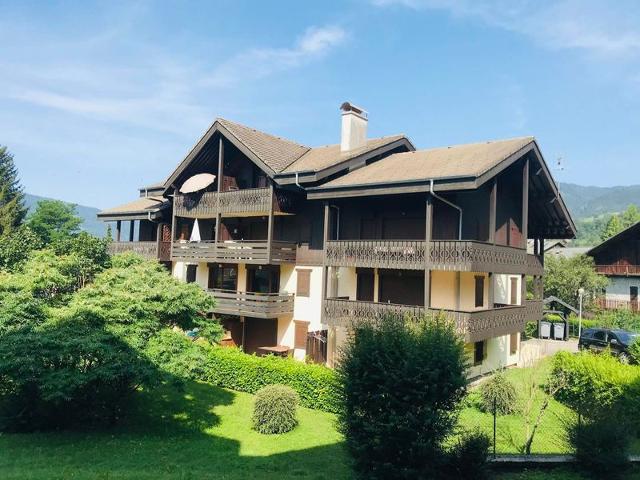 RESIDENCE