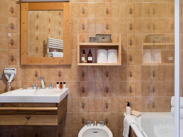 Joli appartement ensoleillé au pied des pistes - Courchevel 1850