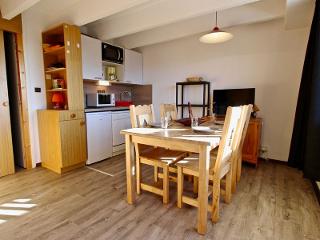 Studio cabine 4 personnes avec coin montagne séparé du séjour. Place de parking couvert et belle vue - Chamrousse